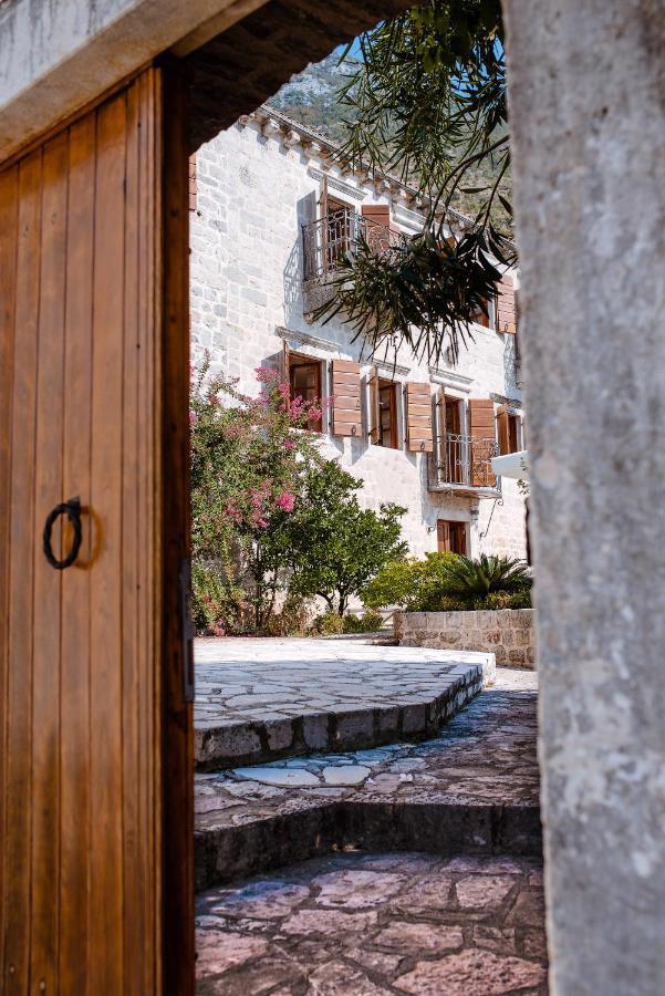 Guesthouse Mrshe Palace Perast Exteriör bild