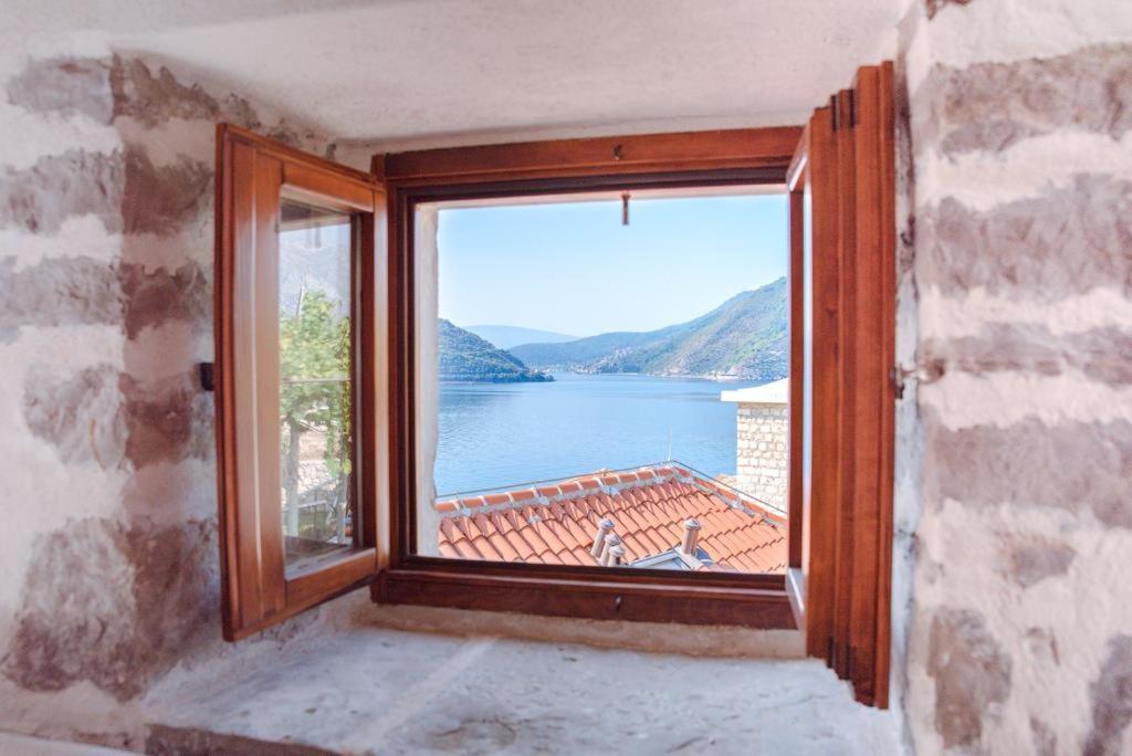 Guesthouse Mrshe Palace Perast Exteriör bild